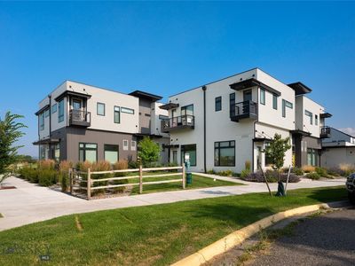 2352 Vaquero Pkwy #205