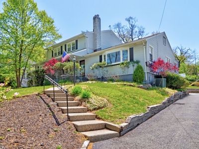 96 Lessing Rd