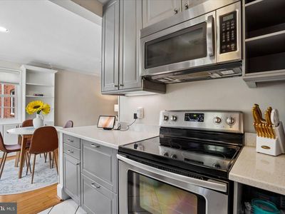 1734 W Abingdon Dr APT 201