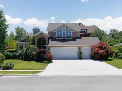2050 E Johnstone Dr