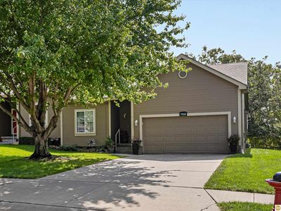 Property at 1015 Woodview Dr, Papillion, NE