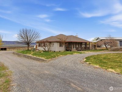 55676 Bay Area Dr NE