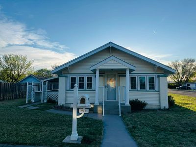 911 Safford Ave