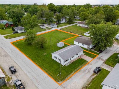 2 Garden Ln