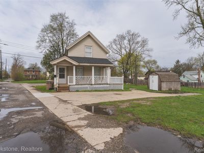 212 Sanderson Ave