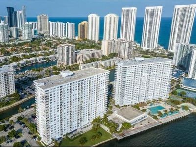 300 Bayview Dr APT 915