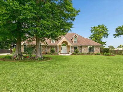106 Royal Crescent Dr