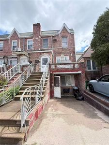 1889 W 4th St