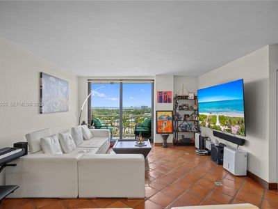 2350 NE 135th St APT 1204