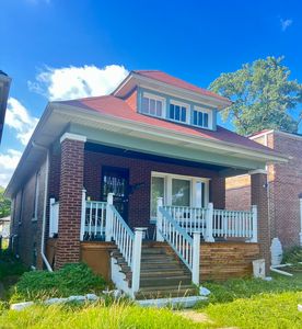 1504 W 71st Pl