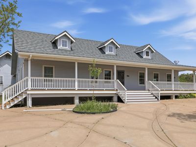 2404 W Palmer Dr