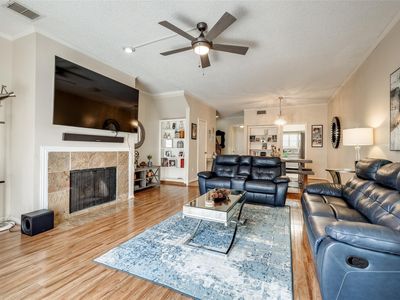 1035 Fountain View Dr
