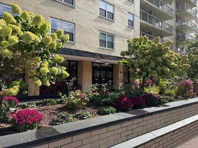 6600 Boulevard East #18A