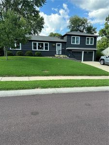 5812 W 101st Ter