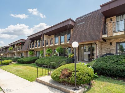 Property at 9105 S Roberts Rd APT 1A, Hickory Hills, IL
