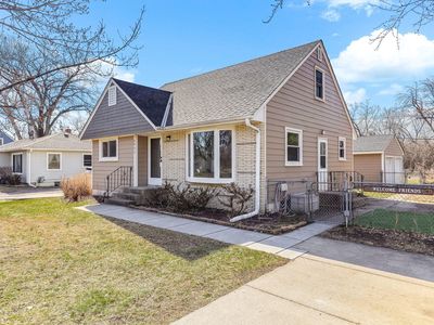 8933 Wally St