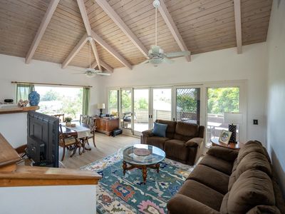 3863 Mahinahina St