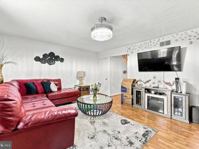 2245 Dickens Ter