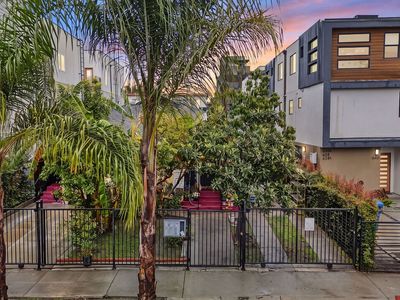644 N Serrano Ave