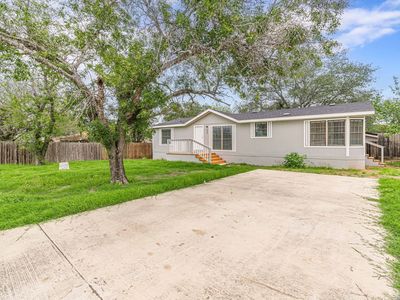 Property at 938 Patricia Ann Dr, Poteet, TX