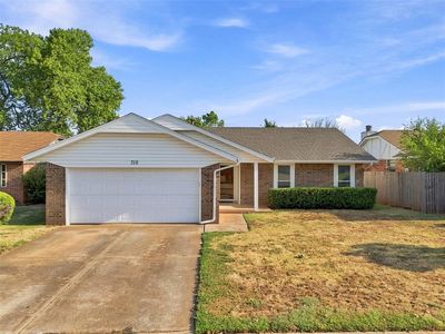 Property at 715 W Forest Dr, Mustang, OK