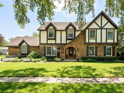 1378 Colonial Sq
