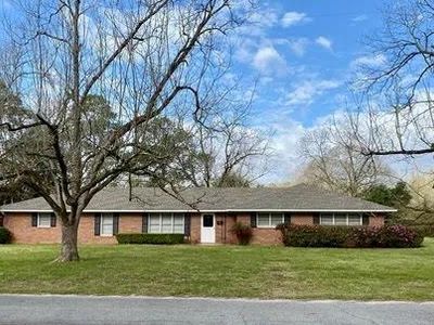 113 Central Dr
