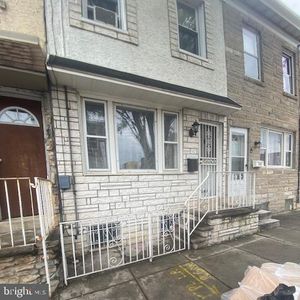 2557 E Monmouth St