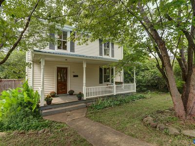 1411 Burgess Ln