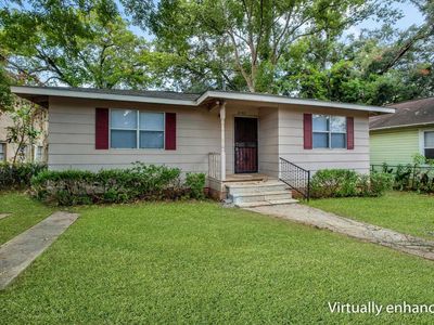 2142 Saxon St