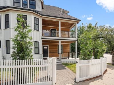 177 Thorndike St #1