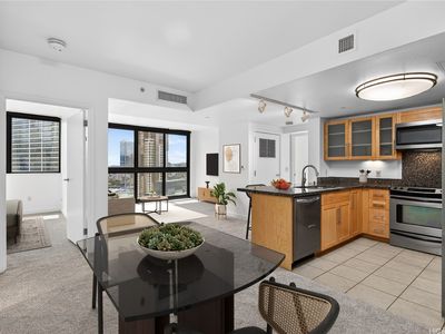 600 Queen St APT 2703