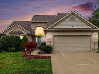 Property at 24788 Foxmoor Blvd, Woodhaven, MI