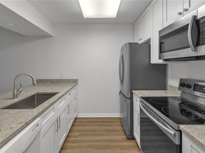 1 Plantation Dr APT 205