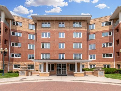 710 Creekside Dr #302