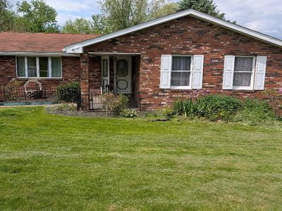 211 Laddie Dr