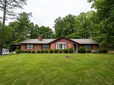 2122 Laurel Ln