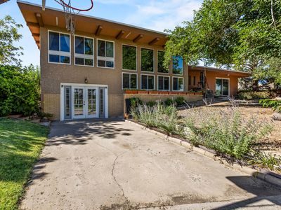 9922 Columbus Cir NW