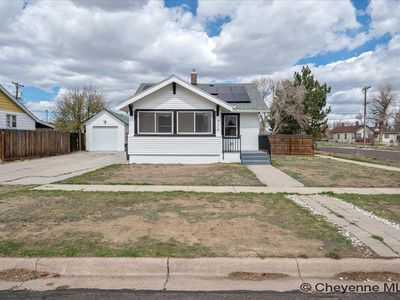 220 E 8th St