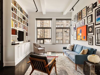 21 E 22nd St APT 6H