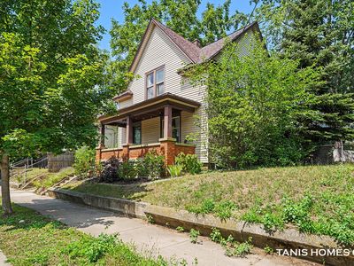 1121 Baxter St SE