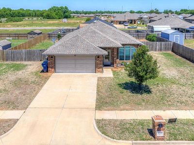 Property at 910 Brookhollow Dr, Chickasha, OK