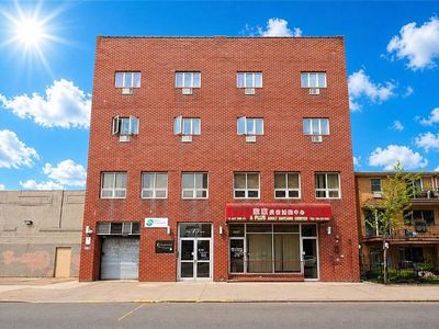 15 Bay 29 St #3C