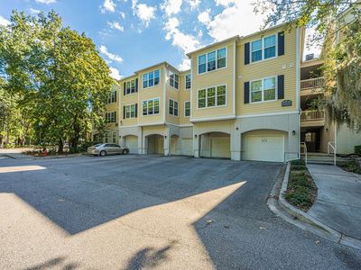 60 Fenwick Hall Aly APT 715