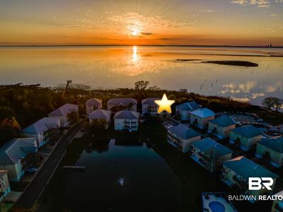 4 Yacht Club Dr APT 30