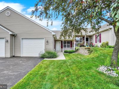 Property at 202 Equine Cv, Red Lion, PA