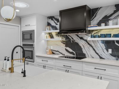 8023 E VIA DEL DESIERTO --