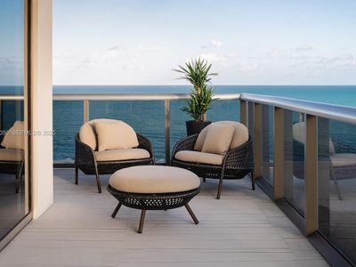 5875 Collins Ave APT 902