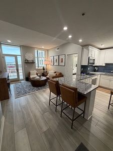 128 N 13th St APT 806