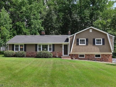 10 Holly Dr
